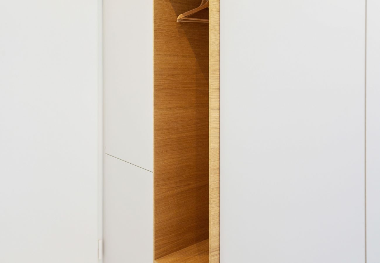 Interieur, Kleiderschrank, Miete