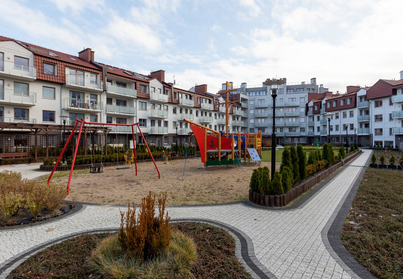 Aussenansicht, Mehrfamilienhaus, Mehrfamilienhaus Aussenansicht, Aufenthaltsort, Miete, Garten, Spielplatz