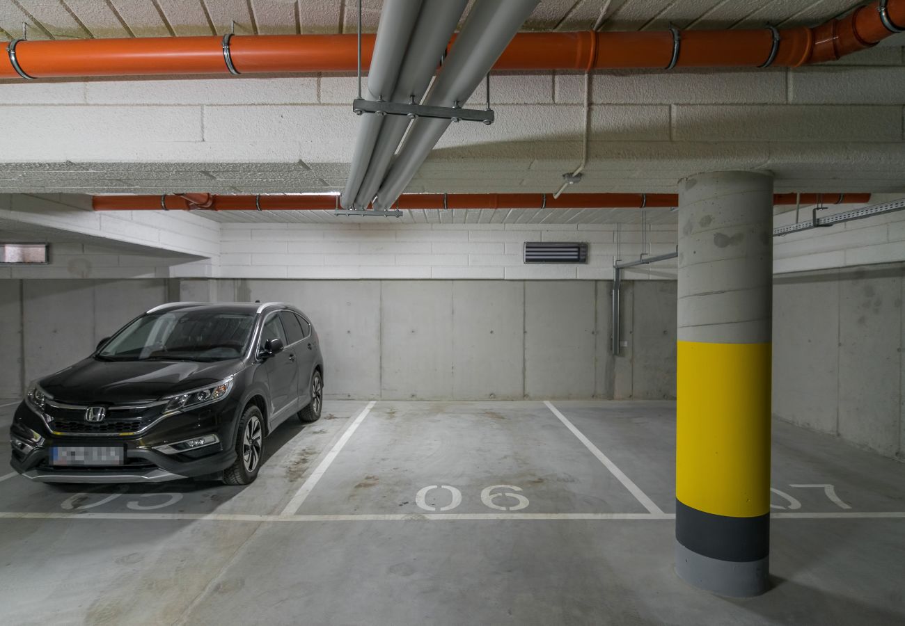 Garage, Parkplatz, Parkplatz, Mehrfamilienhaus, Wohnung, Interieur, Mehrfamilienhaus Interieur, Miete