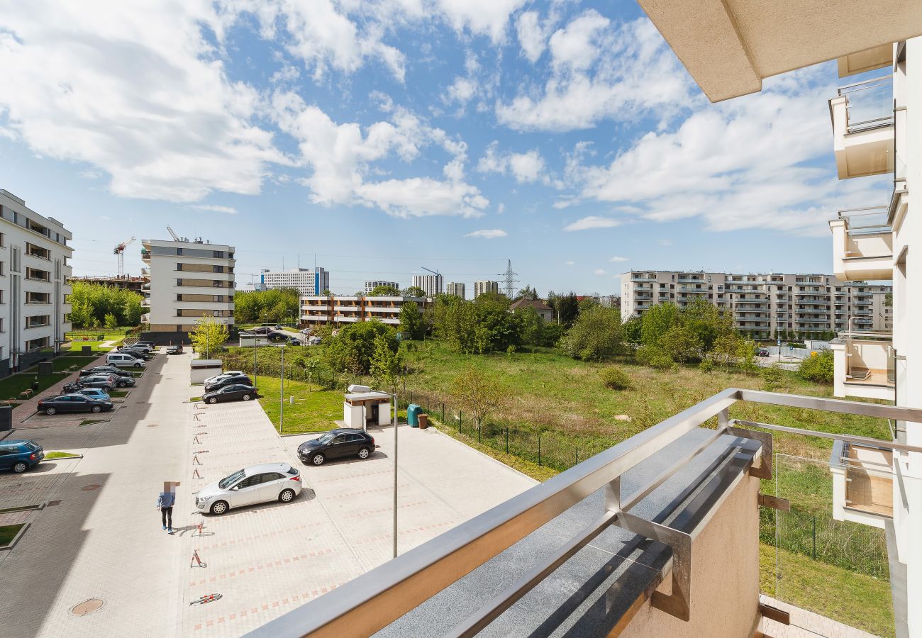 balkon, blick vom balkon, aussenansicht, stühle, tisch, strassenansicht, stadtansicht, wohnung, miete