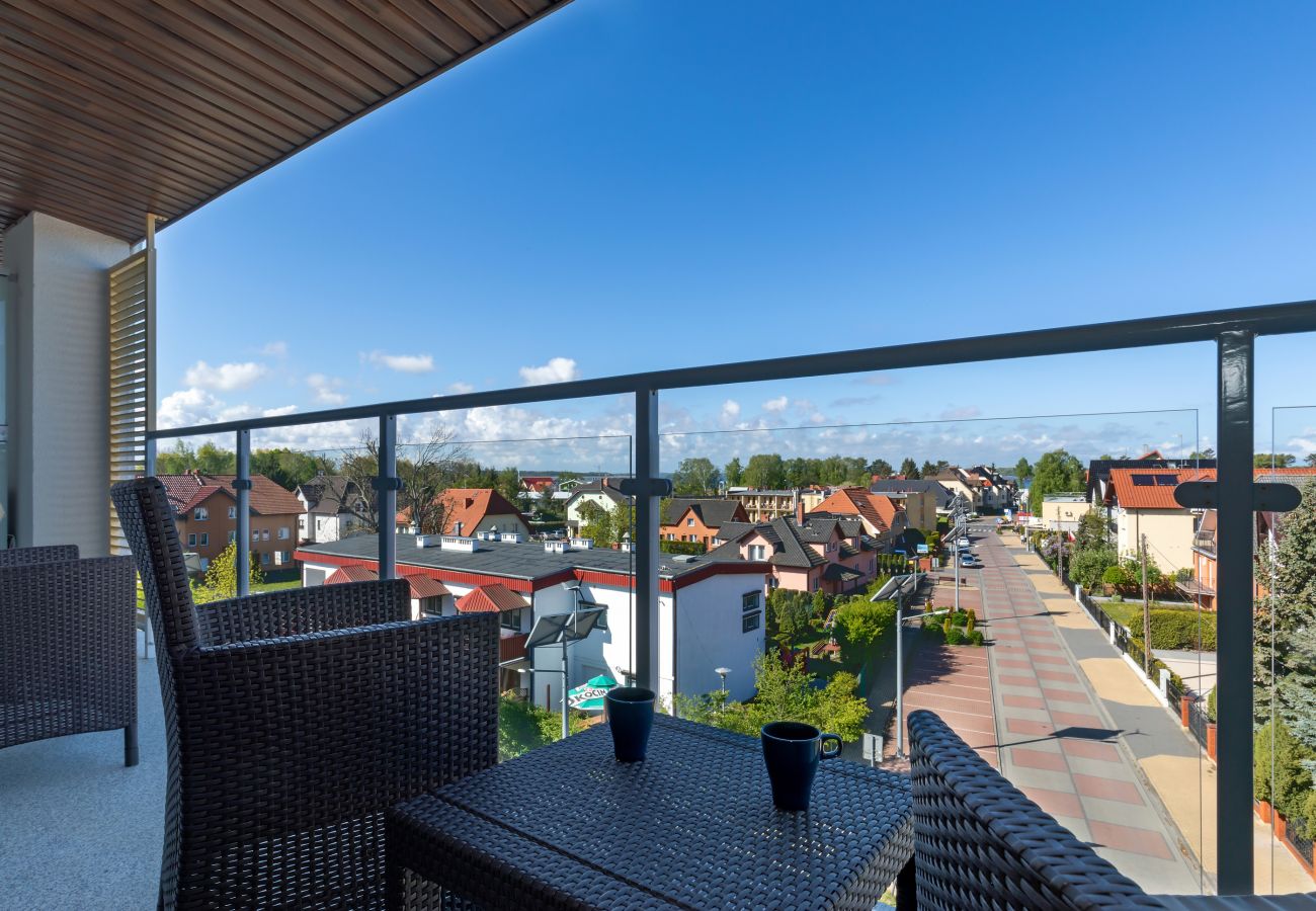 terrasse, stühle, tisch, blick von der terrasse, blick auf das meer, meerblick, blick auf die straße, wohnung, aussenansicht, miete