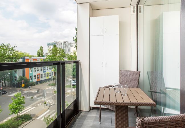 Ferienwohnung in Warszawa - Appartment Dzielna 64/111 | WiFi, Smart TV, Schlafzimmer, Balkon