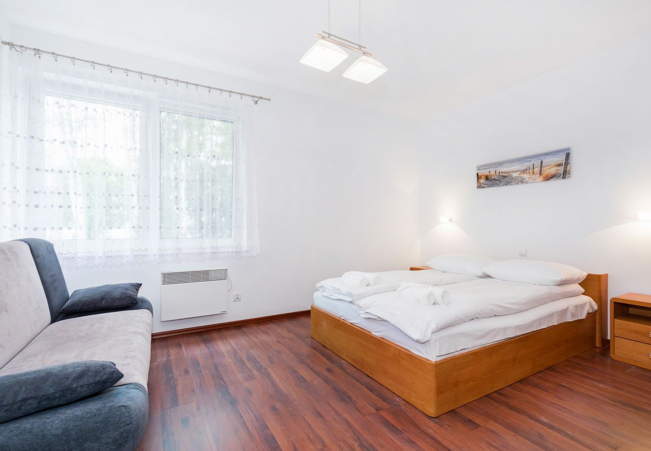 Wohnung, Miete, Schlafzimmer, Doppelbett, Bettwäsche, Kleiderschrank