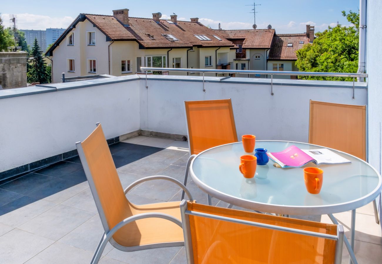 Wohnung, Miete, Terrasse, Tisch, Stühle, Ruhe