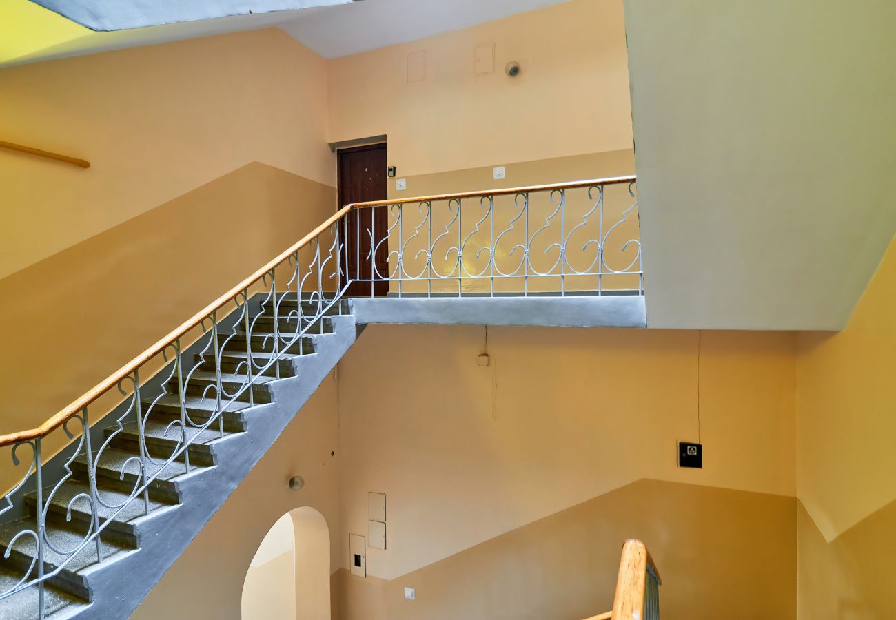 innenraum, wohnung, wohnhaus, wohnhaus innenraum, treppenhaus, treppe, eingang, rent