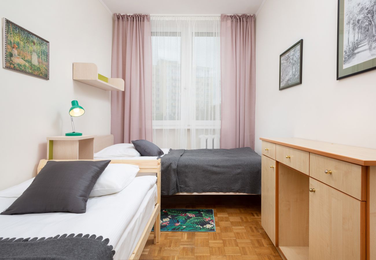 Ferienwohnung in Warszawa - Wohnung in Arabska 10 | 2 Schlafzimmer, Balkon