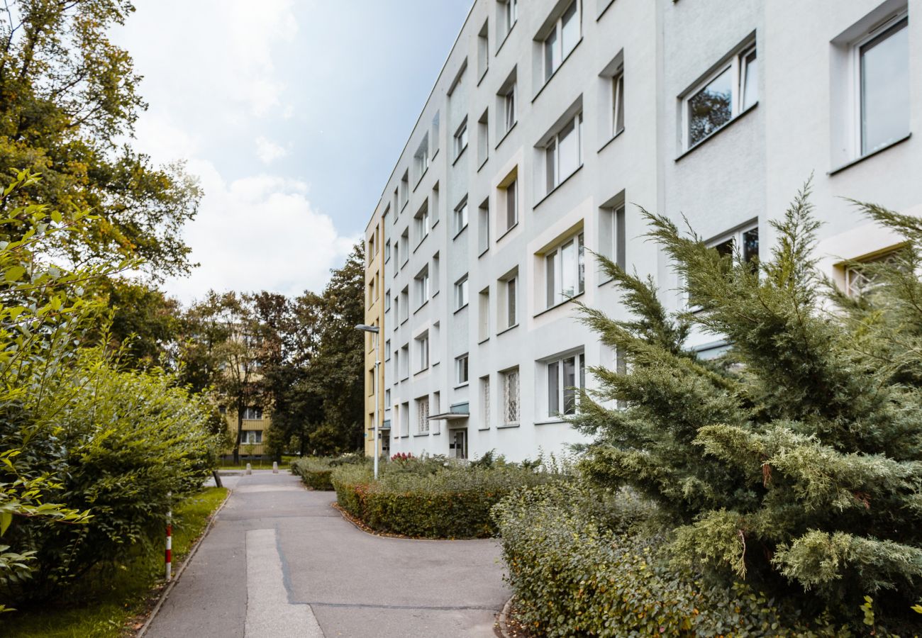 Ferienwohnung in Warszawa - Wohnung in Arabska 10 | 2 Schlafzimmer, Balkon