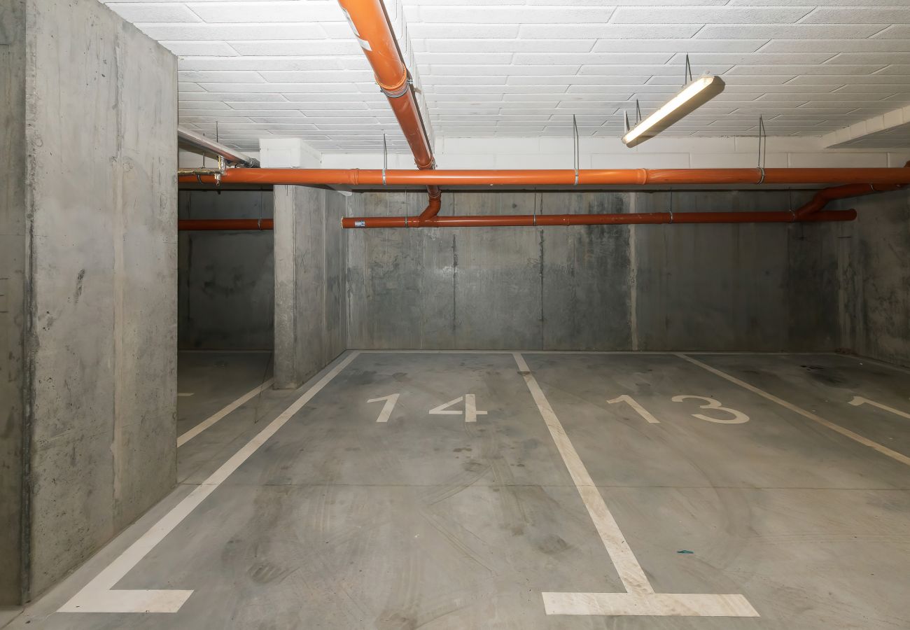 Garage, Parkplatz, Parkplatz, Mehrfamilienhaus, Mehrfamilienhaus Interieur, Wohnung, Interieur, Miete