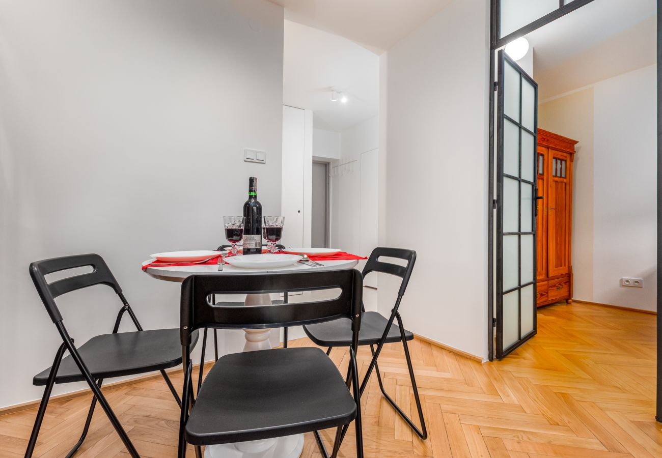 Ferienwohnung in Warszawa - Apartment mit 1 Schlafzimmer und Balkon | Dąbrowskiego