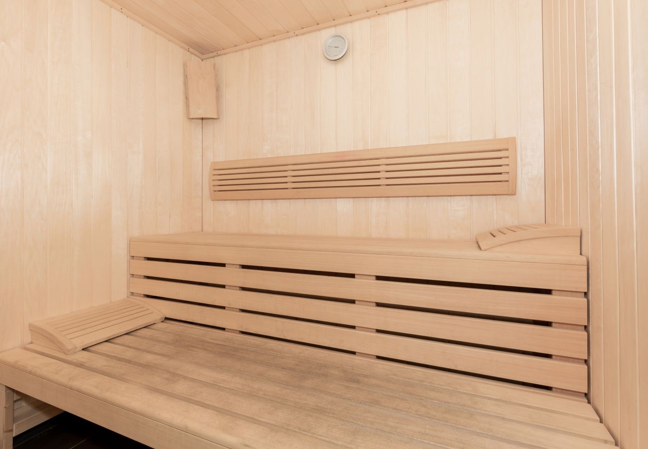 sauna, mieszkanie, sauna wewnętrzna, budynek mieszkalny, drewniana sauna, wnętrze, wynajem, Osiedle Polanki