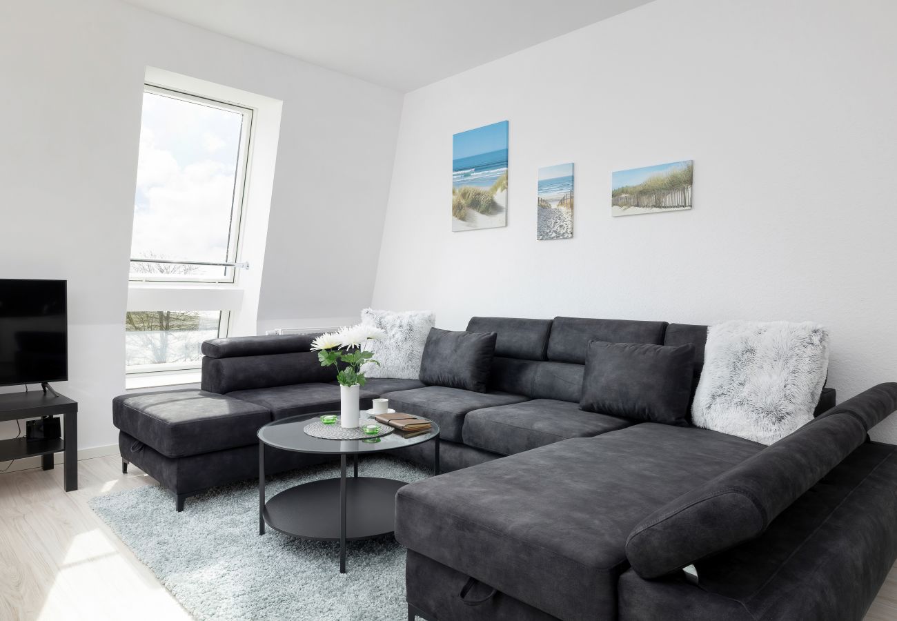 wohnung, vermietung, wohnzimmer, sofa, tisch, stühle