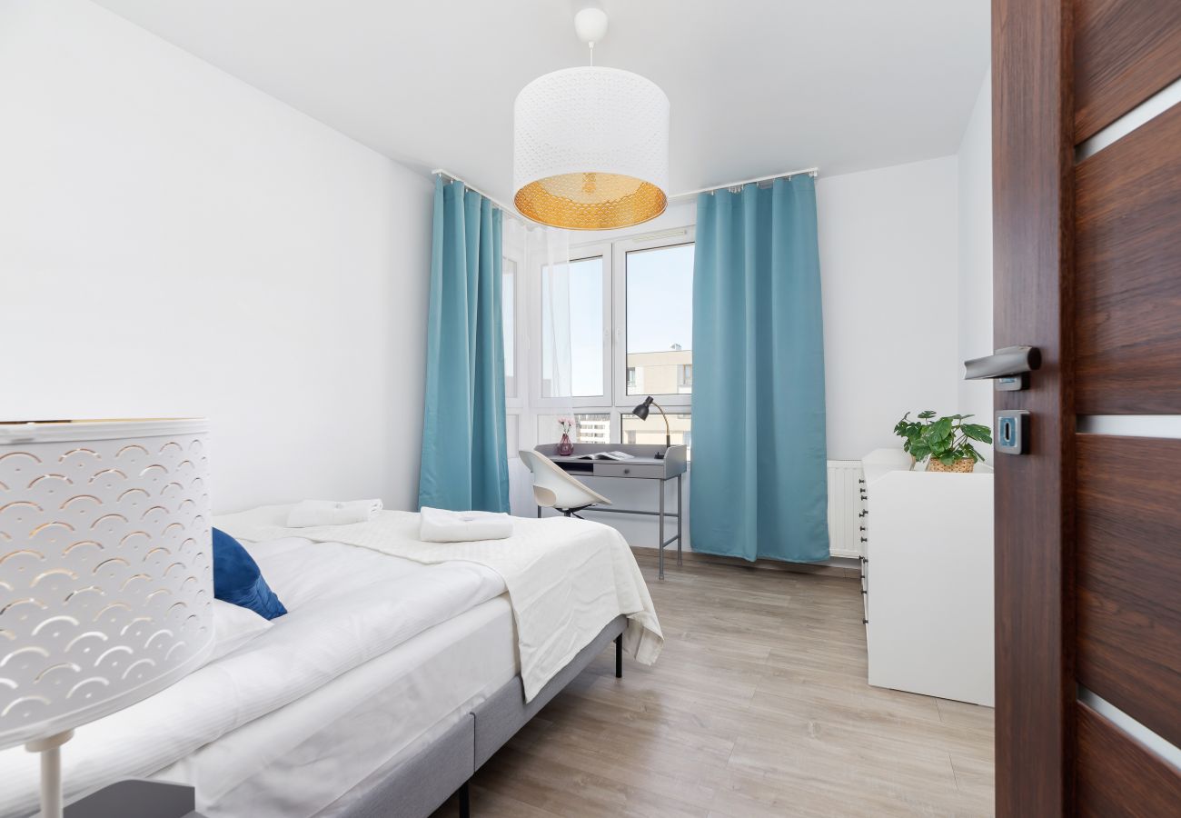 Ferienwohnung in Kraków - Osiedle Avia 6/155, 3 Schlafzimmer, 2 Balkone