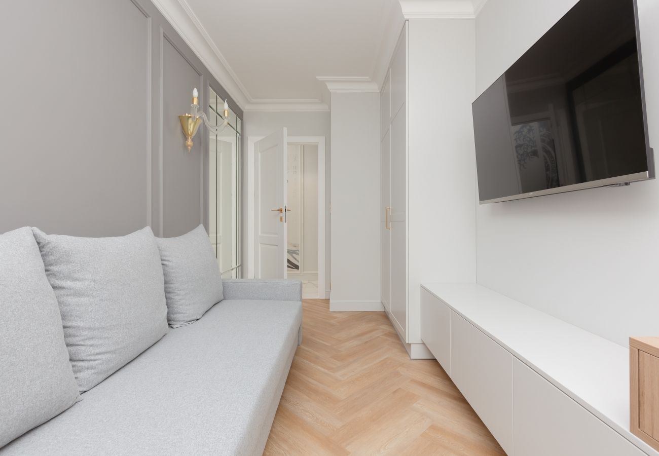 Ferienwohnung in Gdynia - 10 Lutego 18A/15, 2 Schlafzimmer, Balkon, Parking