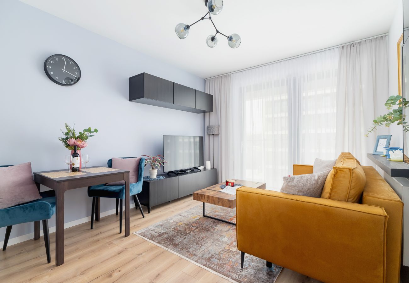 Ferienwohnung in Kraków - Dąbska 22B, Tauron Arena | 2 Schlafzimmer, Balkon, Parkplatz | Krakau