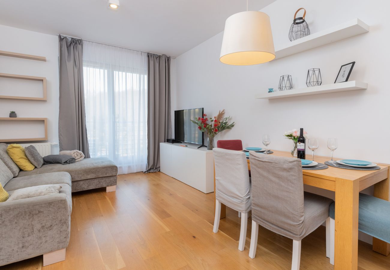 Ferienwohnung in Gdynia - Legionów 112B | Wifi, Tierfreundlich, 1 Schlafzimmer, Balkon, Parkplatz, Fitnessstudio, Gdynia