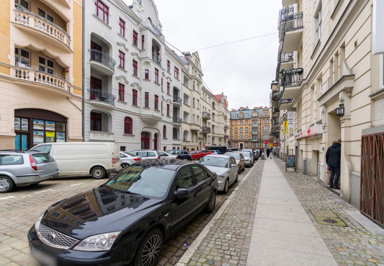 Ferienwohnung in Poznań - Kwiatowa 6 | Wifi, Haustierfreundlich, 1 Schlafzimmer, Balkon, Poznan