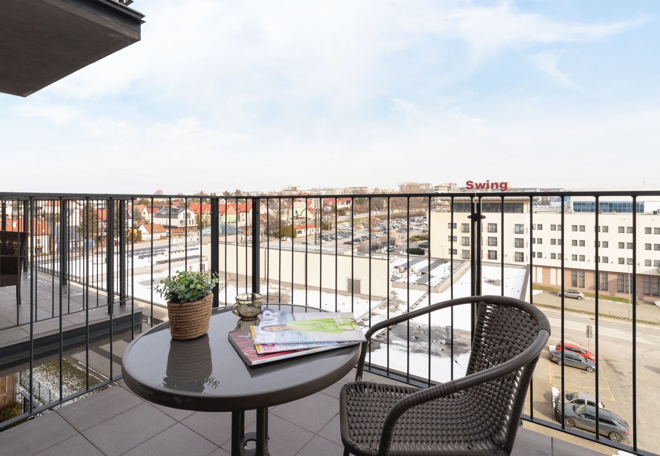 Balkon in einer Mietwohnung in der Dobrego-Pasterza-Straße 122B