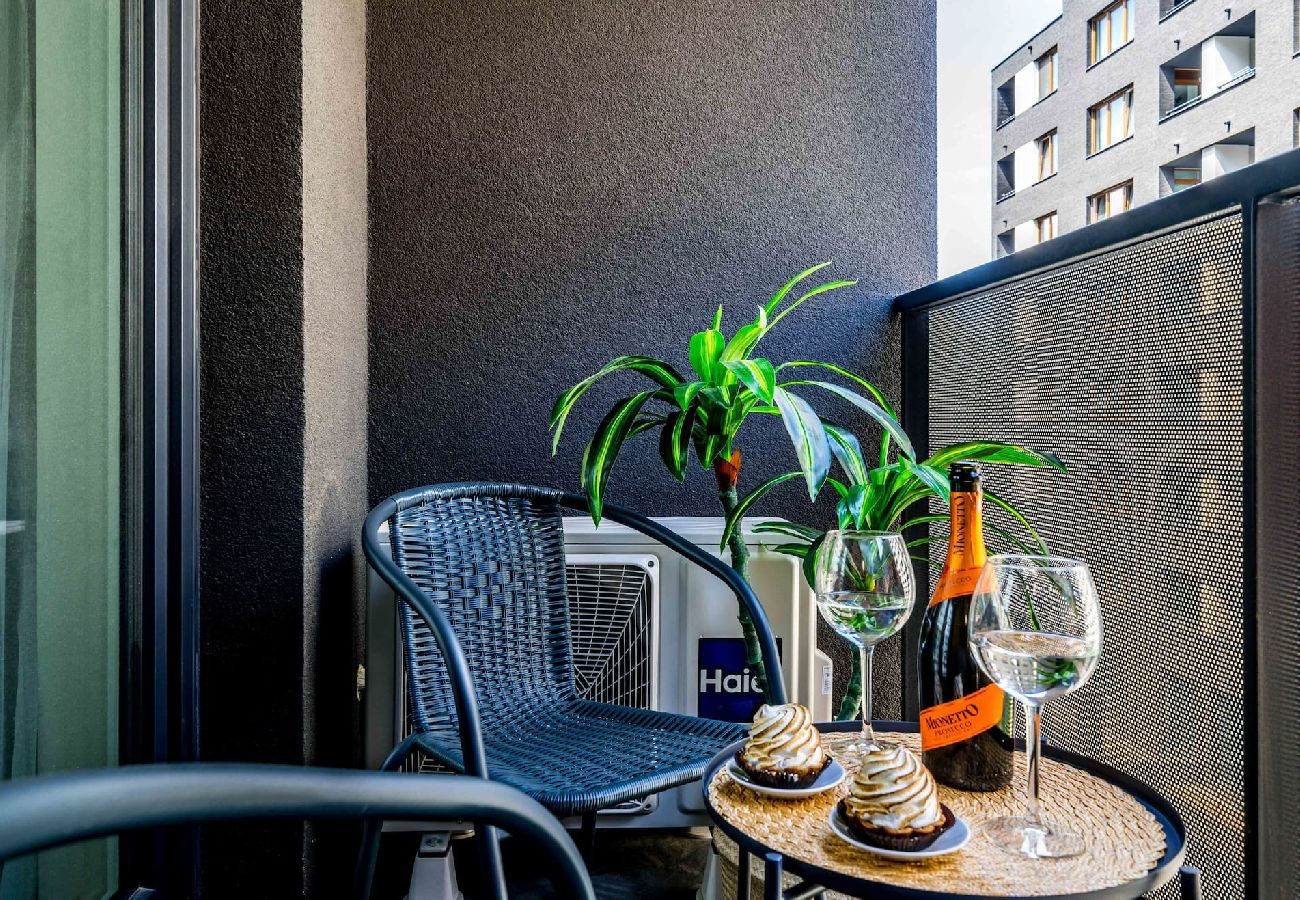 Ferienwohnung in Wrocław - Apartment mit Balkon in der Nähe des Sky Tower