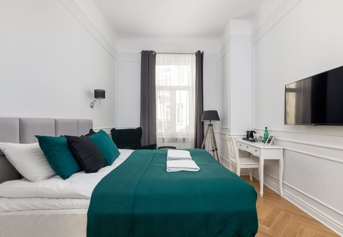 Studio in Warszawa - Zimmer in einem Appartement mit Doppelbett 