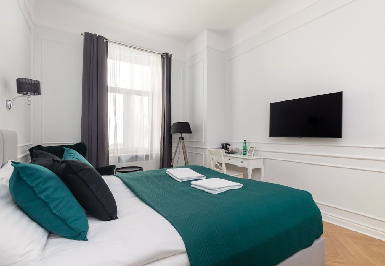 Studio in Warszawa - Zimmer in einem Appartement mit Doppelbett 