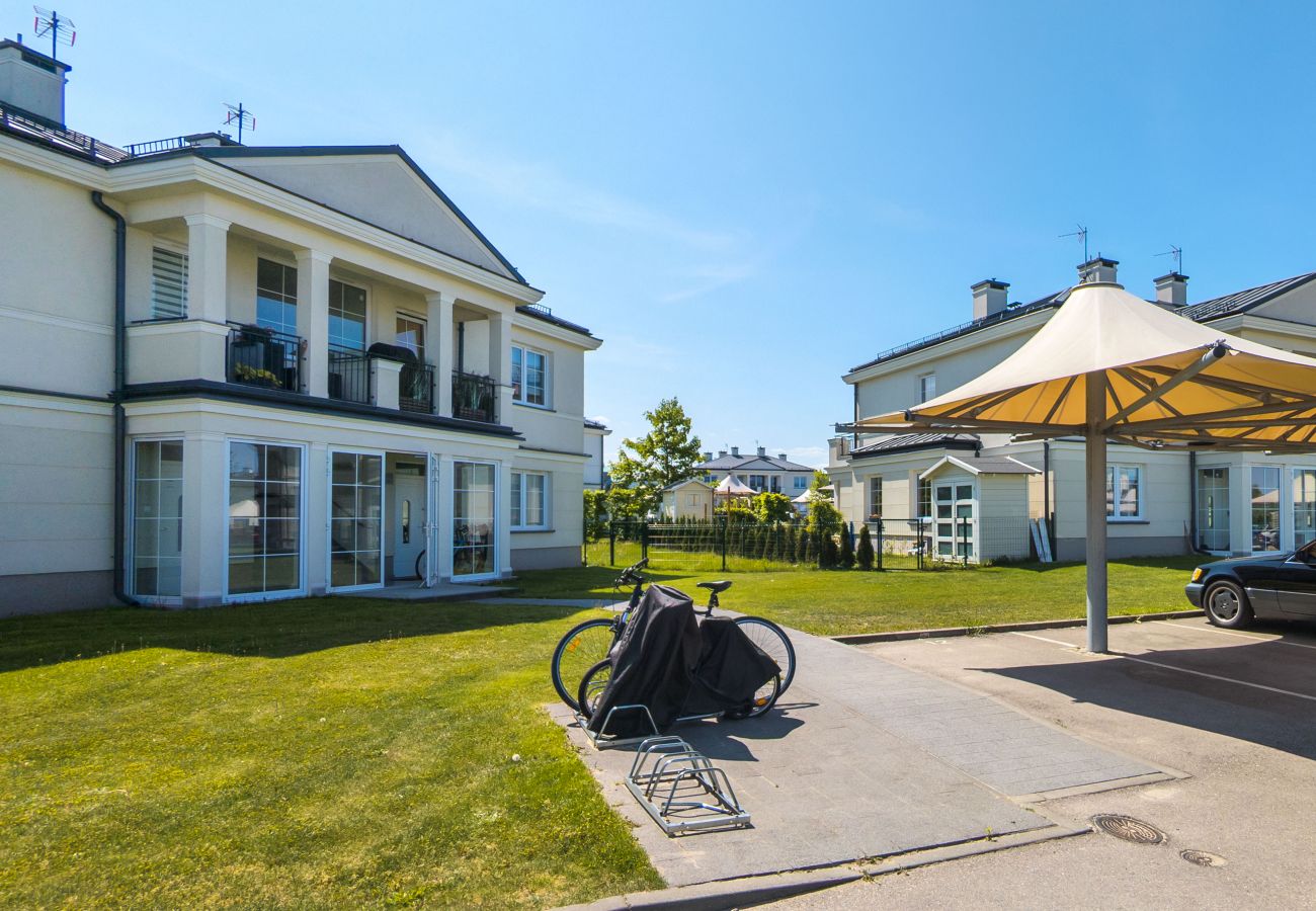 Ferienwohnung in Gdynia - Madrycka Wohnung | Tesoro Gärten | 2 Schlafzimmer | Parkplatz | Terrasse