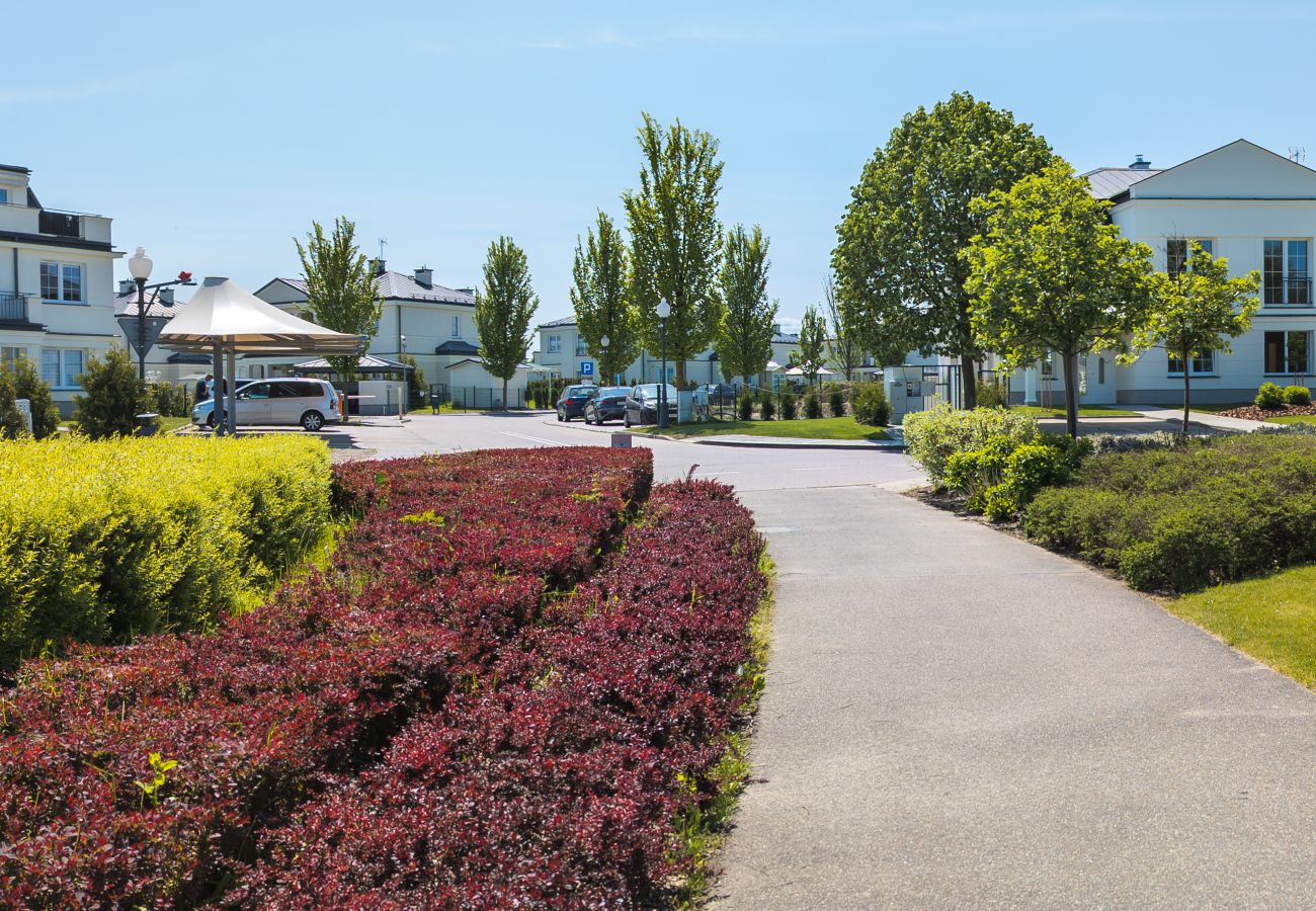 Ferienwohnung in Gdynia - Madrycka Wohnung | Tesoro Gärten | 2 Schlafzimmer | Parkplatz | Terrasse