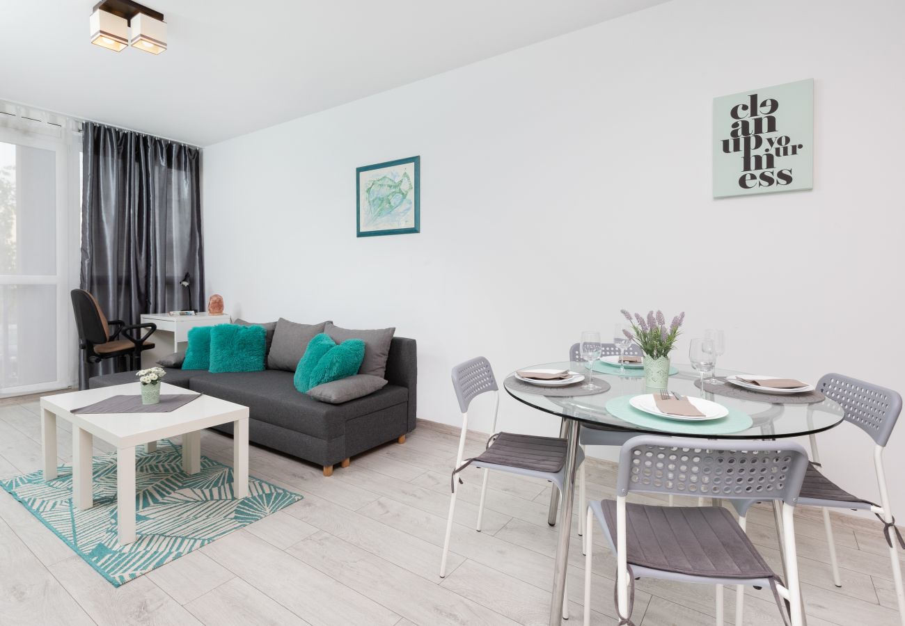 Ferienwohnung in Gdańsk - Modernes Pastell-Apartment mit 1 Schlafzimmer & Parkplatz