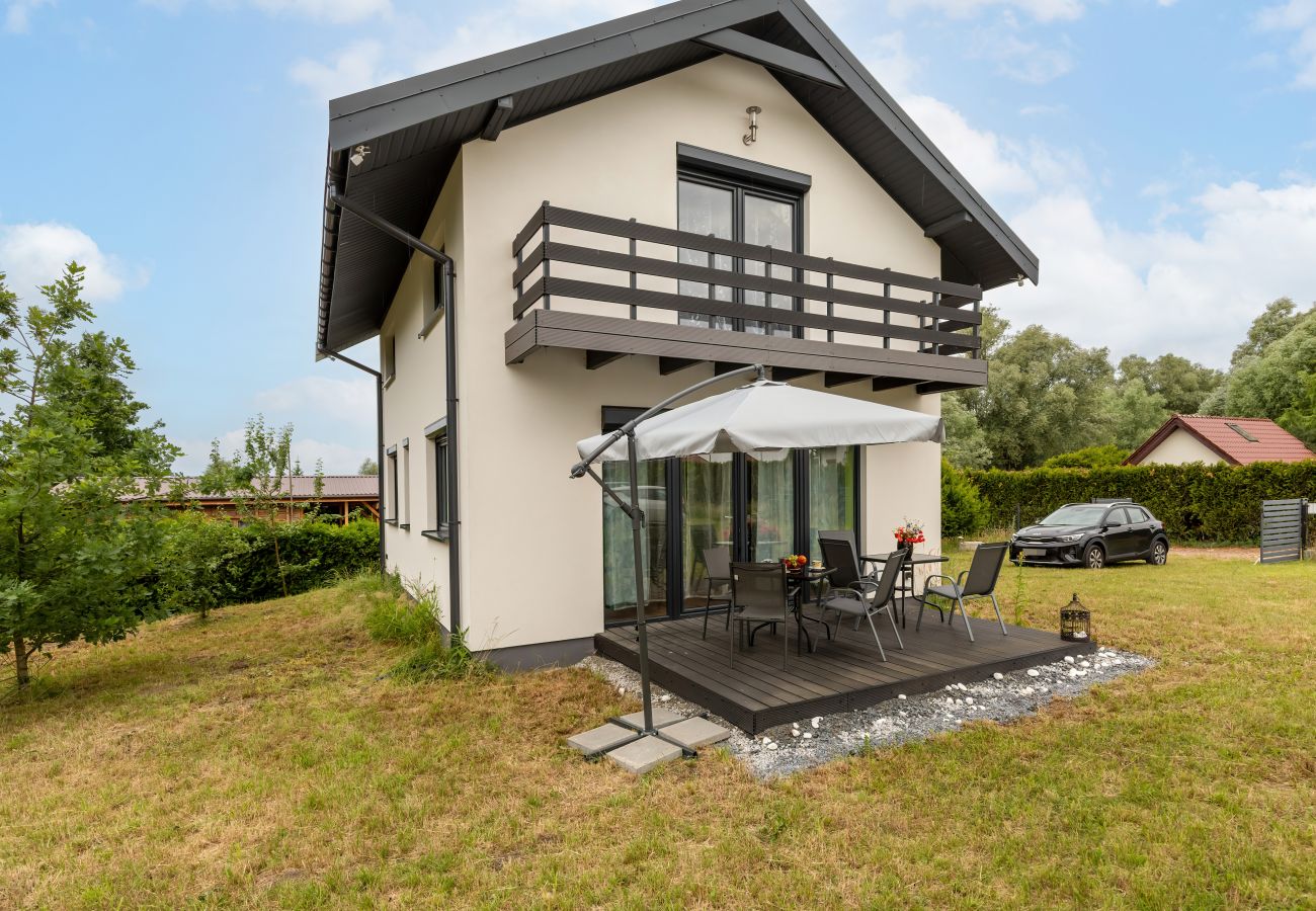 Ferienhaus in Zastań - Geräumiges Haus am Meer Harald  mit Garten, 3 km zum Strand