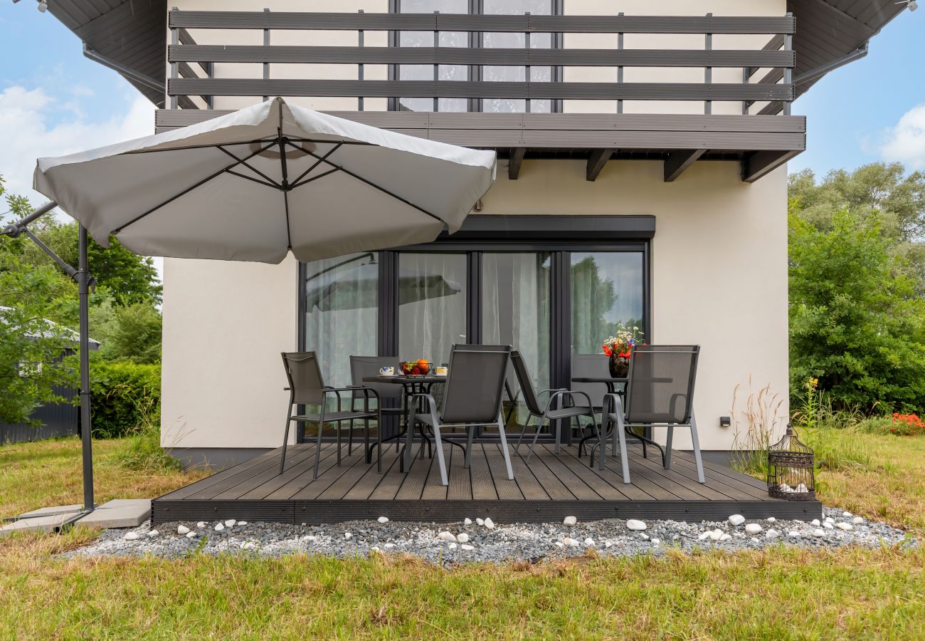 Ferienhaus in Zastań - Geräumiges Haus am Meer Harald  mit Garten, 3 km zum Strand