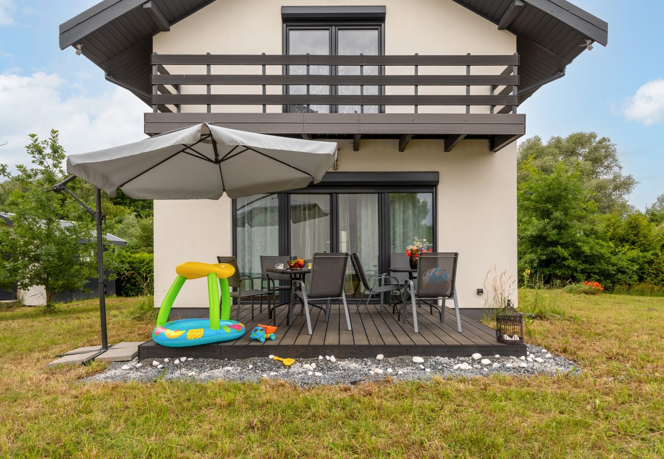 Ferienhaus in Zastań - Geräumiges Haus am Meer Harald  mit Garten, 3 km zum Strand