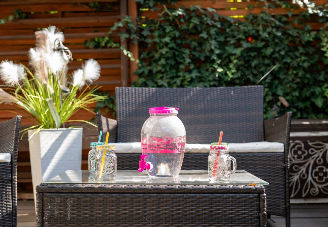 Ferienwohnung in Wrocław - Neue Wohnung Konduktorska mit Garten, Terrasse und Parkplatz