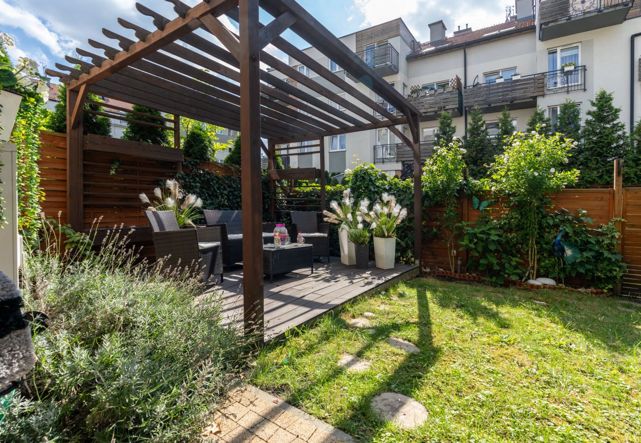 Ferienwohnung in Wrocław - Neue Wohnung Konduktorska mit Garten, Terrasse und Parkplatz