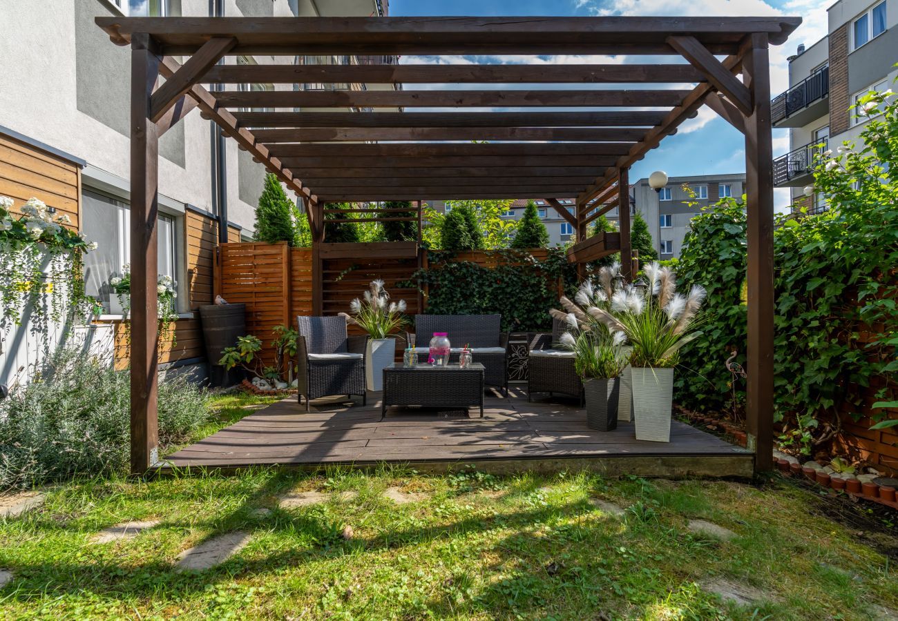 Ferienwohnung in Wrocław - Neue Wohnung Konduktorska mit Garten, Terrasse und Parkplatz