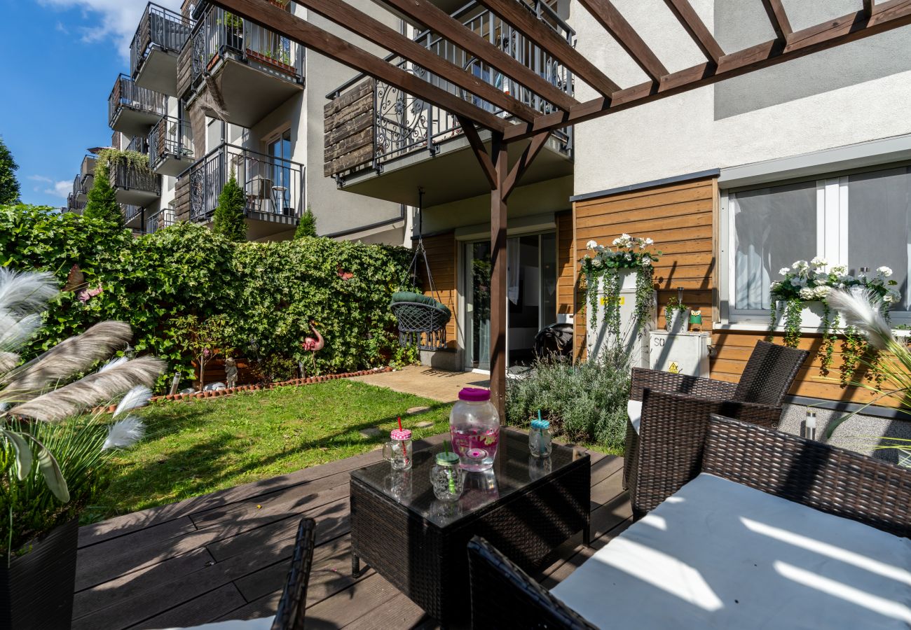 Ferienwohnung in Wrocław - Neue Wohnung Konduktorska mit Garten, Terrasse und Parkplatz