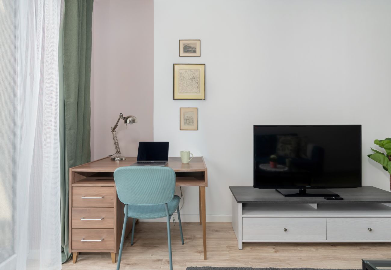 Ferienwohnung in Wrocław - Elegantes pastellfarbenes Apartment mit Balkon in Wroclaw