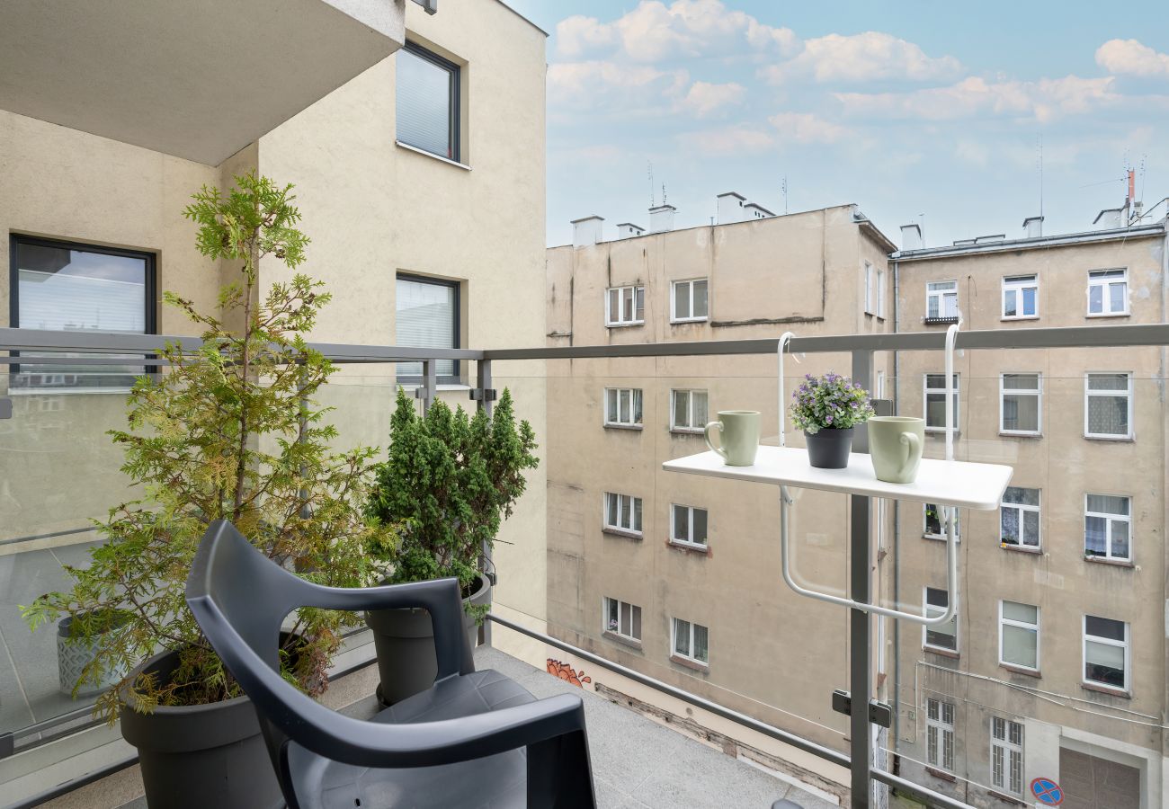 Ferienwohnung in Wrocław - Elegantes pastellfarbenes Apartment mit Balkon in Wroclaw