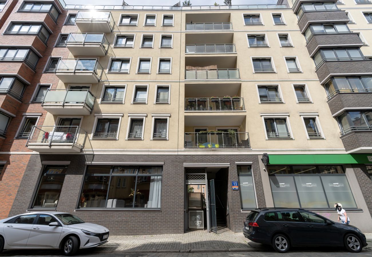 Ferienwohnung in Wrocław - Elegantes pastellfarbenes Apartment mit Balkon in Wroclaw