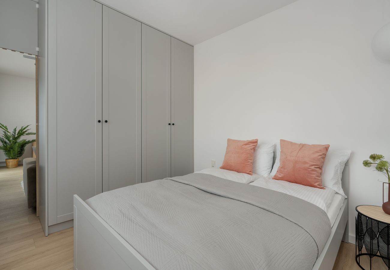 Ferienwohnung in Poznań - Elegantes Apartment für Vier Personen | Ein Schlafzimmer | Parkplatz | Poznan