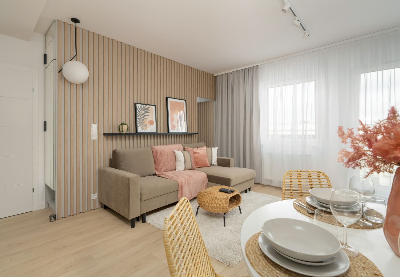 Ferienwohnung in Poznań - Elegantes Apartment für Vier Personen | Ein Schlafzimmer | Parkplatz | Poznan