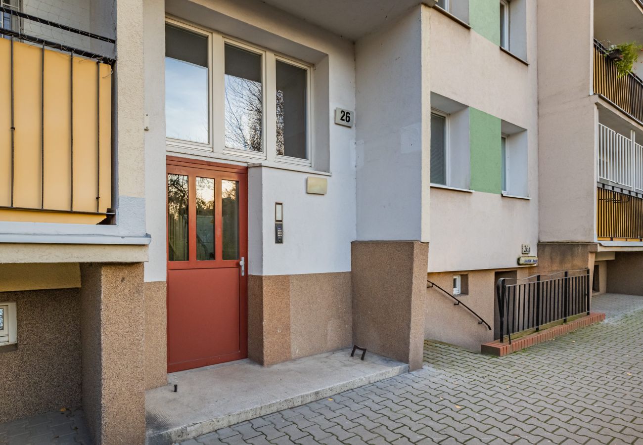 Ferienwohnung in Poznań - Erdgeschosswohnung mit möbliertem Balkon und einem Schlafzimmer | Poznań