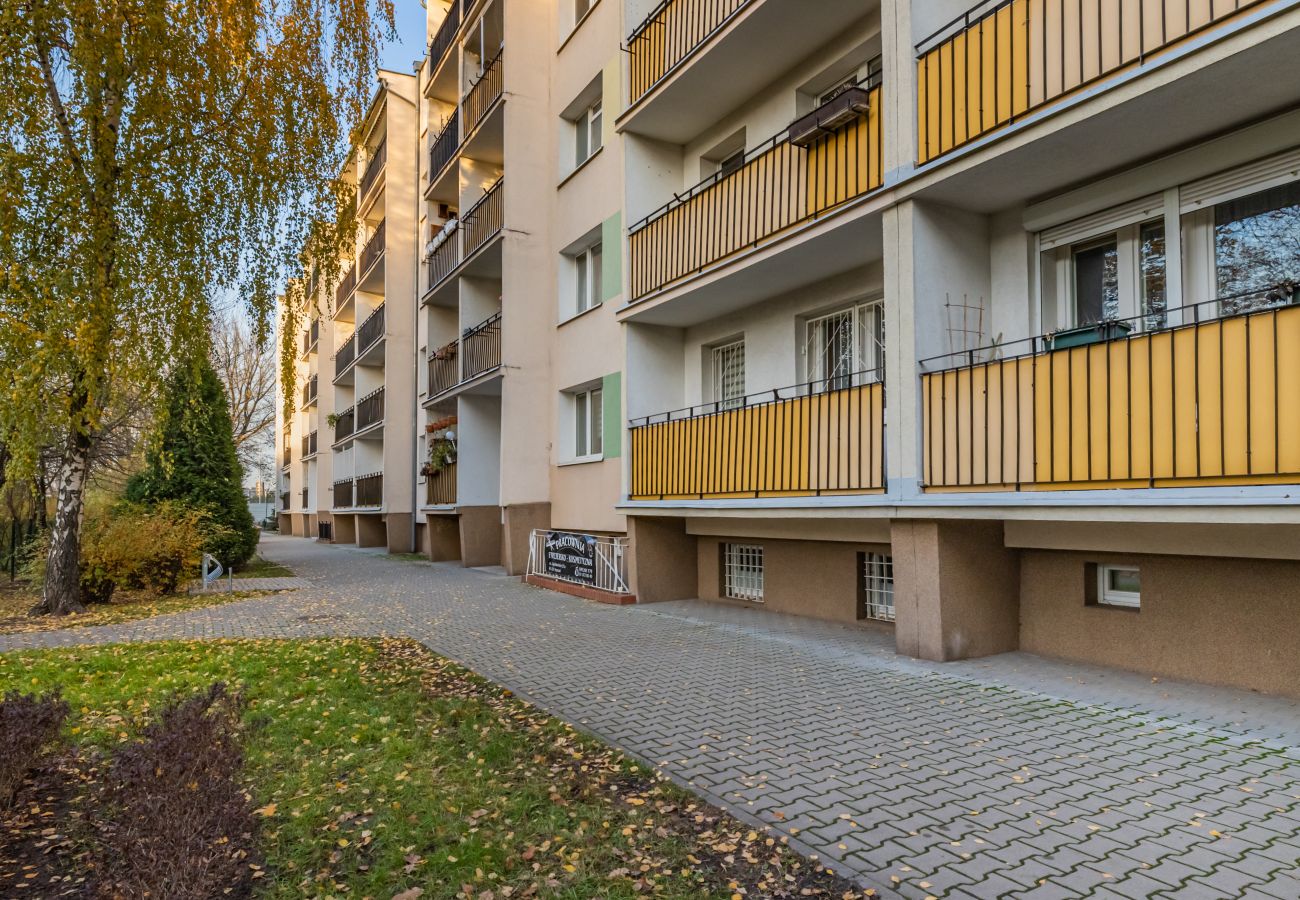 Ferienwohnung in Poznań - Erdgeschosswohnung mit möbliertem Balkon und einem Schlafzimmer | Poznań