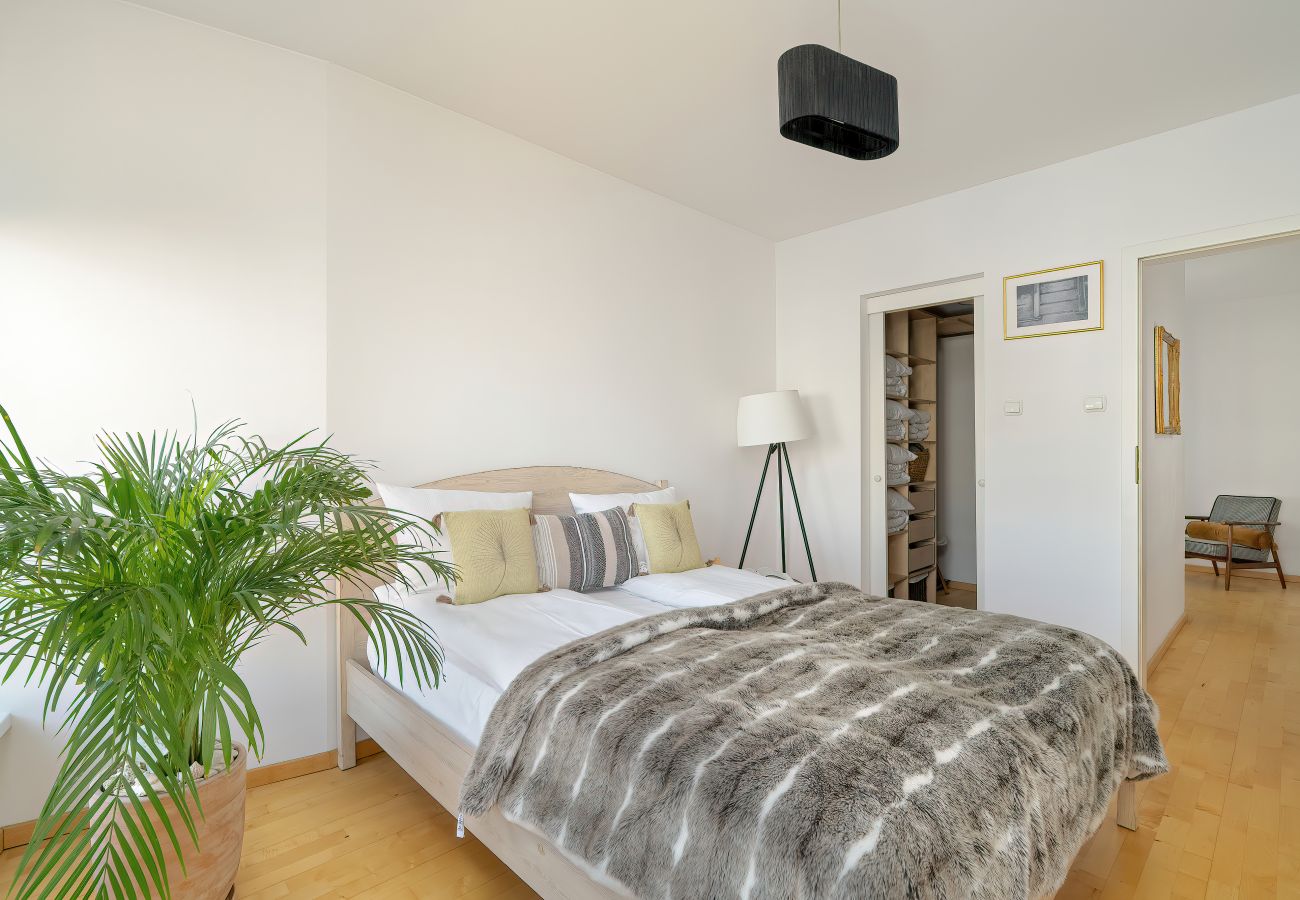 Ferienwohnung in Poznań - Kościelna 26 | Wifi, 1 Schlafzimmer, Parkplatz, Poznan