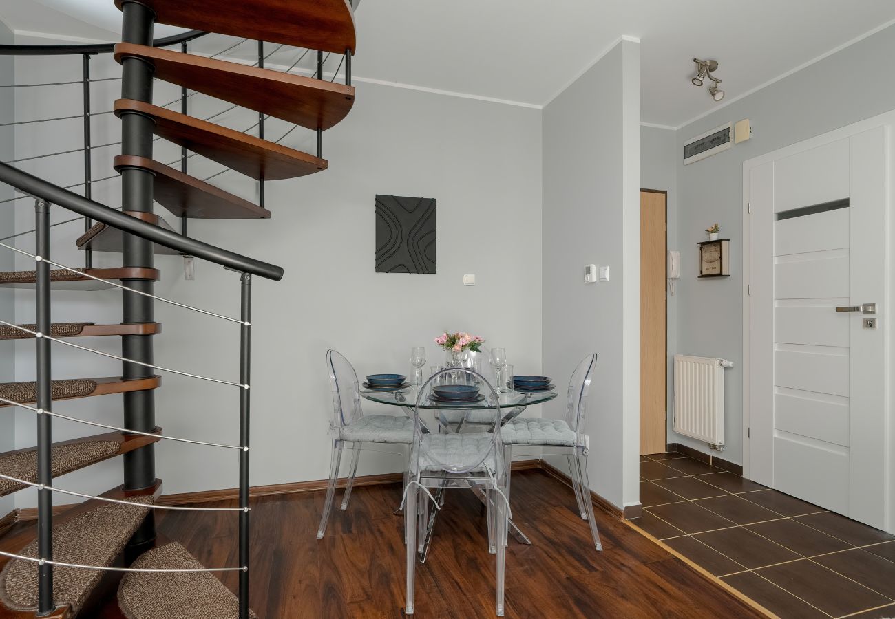 Ferienwohnung in Poznań - Żmigrodzka 15B | Duplex-Wohnung | Ein Schlafzimmer | Schreibtisch für Fernarbeit | Möblierter Balkon | Poznań