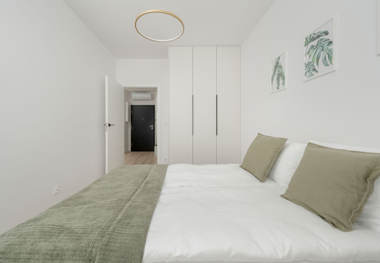 Ferienwohnung in Wrocław - Dmowskiego 13F | Wifi, Haustierfreundlich, 1 Schlafzimmer, Balkon, Parkplatz, Breslau