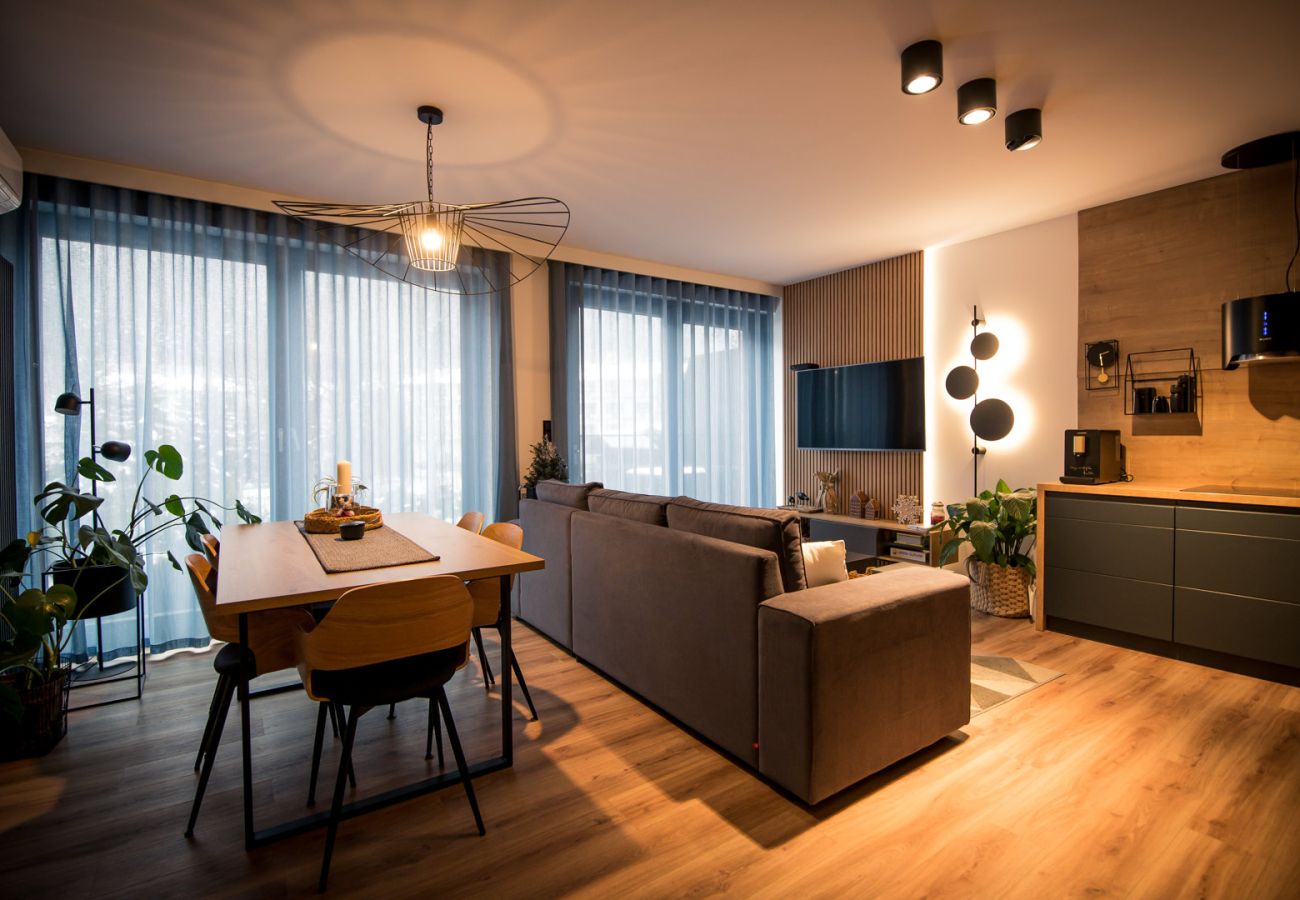 Ferienwohnung in Szczyrk - Plażowa 6 | A/C, Wifi, Haustierfreundlich, 2 Schlafzimmer, Balkon, Whirlpool, Parkplatz, Szczyrk