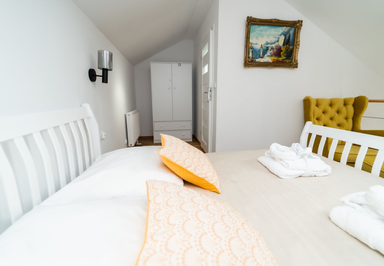 Ferienwohnung in Szczyrk - Szkolna 26A | Wifi, Haustierfreundlich, 2 Schlafzimmer, Balkon, Parkplatz, Spa, Szczyrk