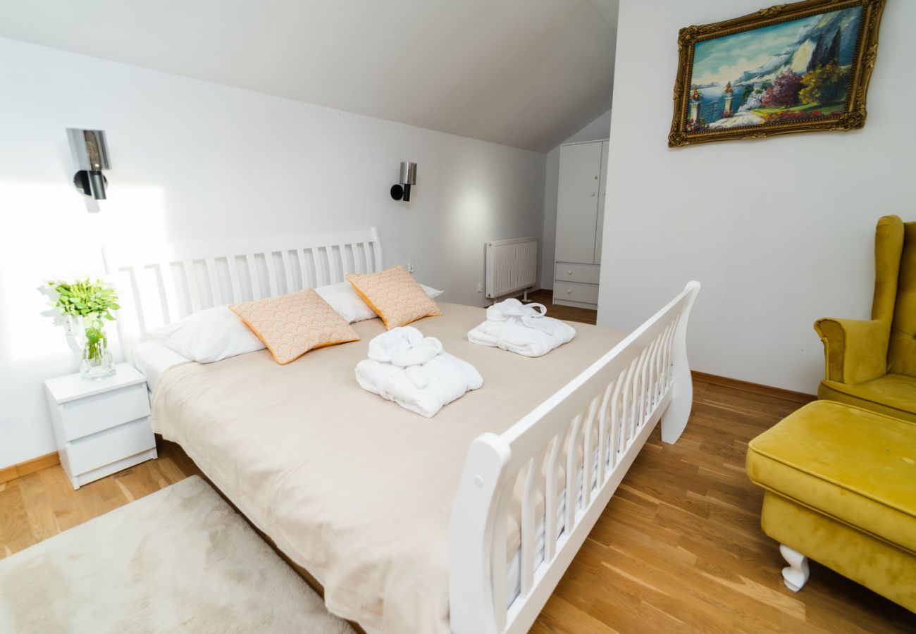 Ferienwohnung in Szczyrk - Szkolna 26A | Wifi, Haustierfreundlich, 2 Schlafzimmer, Balkon, Parkplatz, Spa, Szczyrk