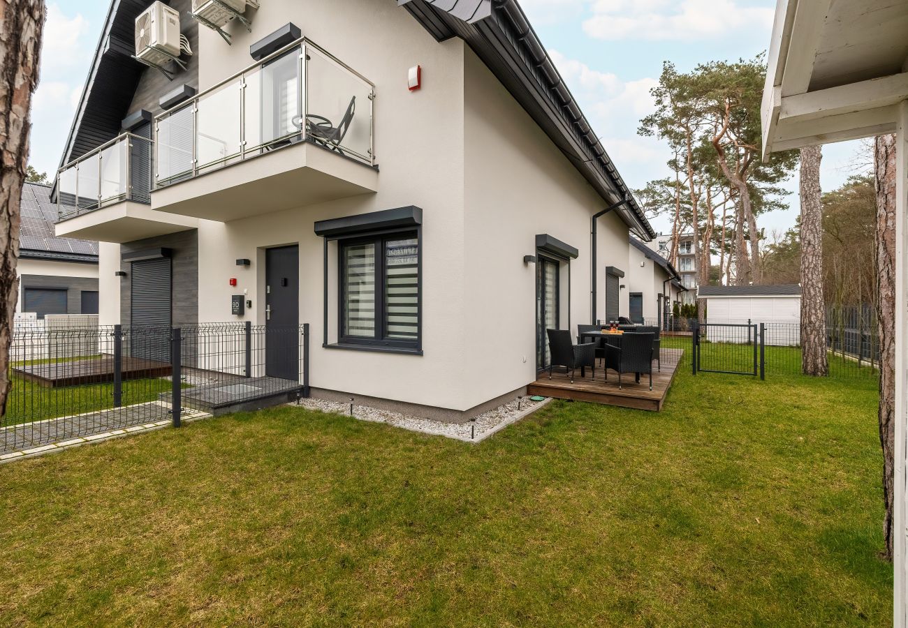 Ferienwohnung in Dziwnówek - Geräumige Wohnung mit Balkon | Garten | Parkplatz | 450 m zum Strand