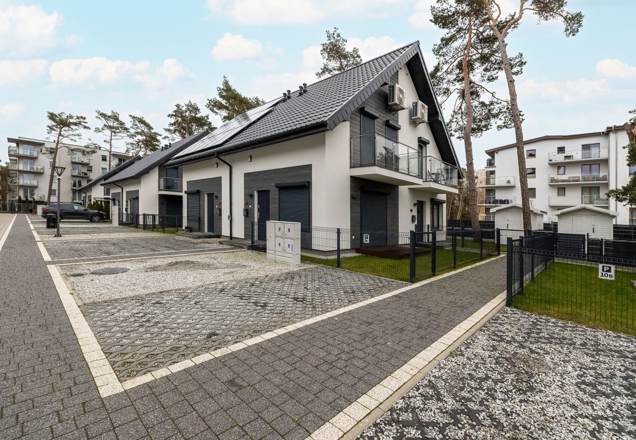 Ferienwohnung in Dziwnówek - Geräumige Wohnung mit Balkon | Garten | Parkplatz | 450 m zum Strand