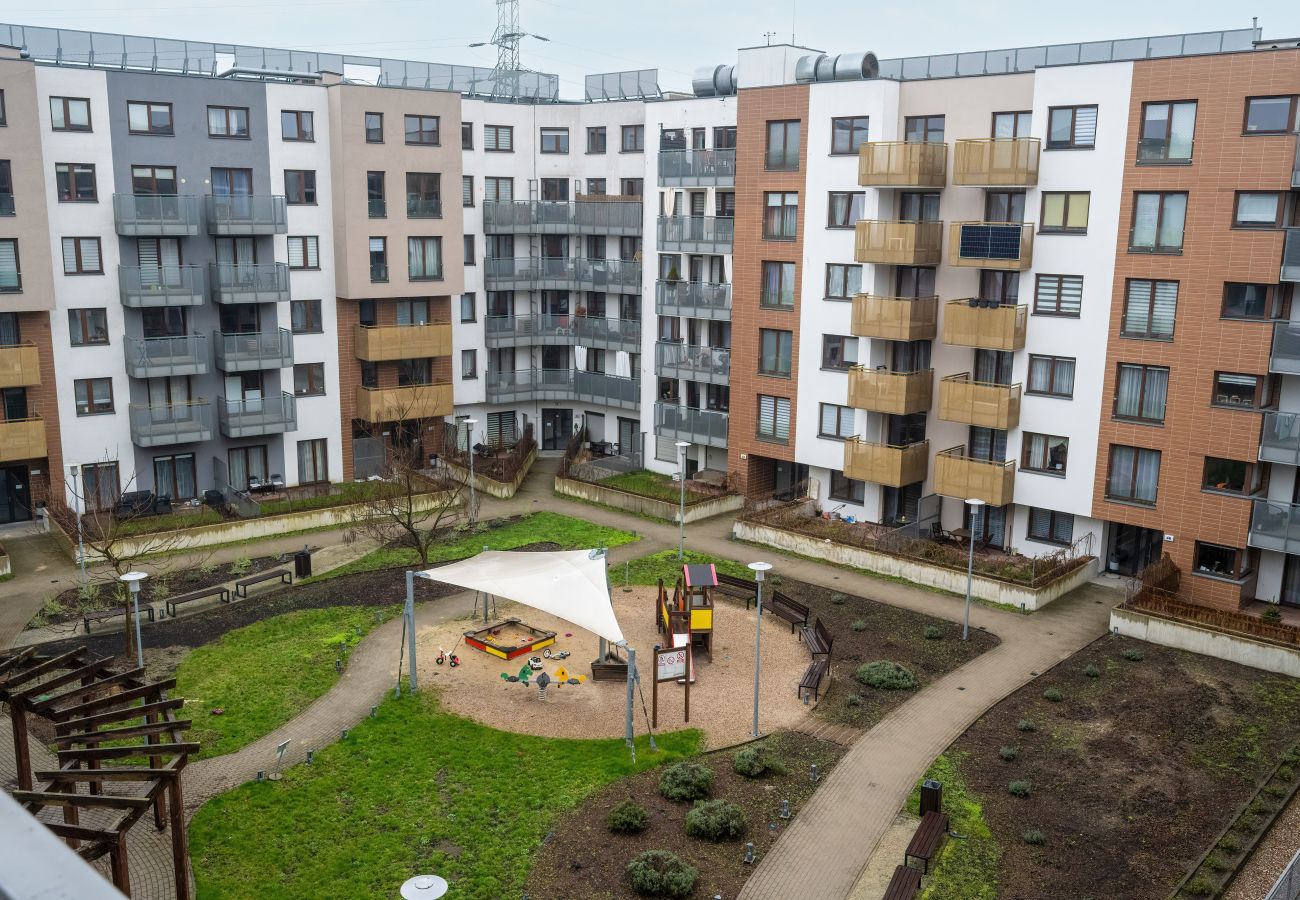 Ferienwohnung in Wrocław - Modernes Apartment mit Balkon in Wrocław | 4 Personen | Haustiere erlaubt | Smart TV | Geschlossener Innenhof mit Spielplatz